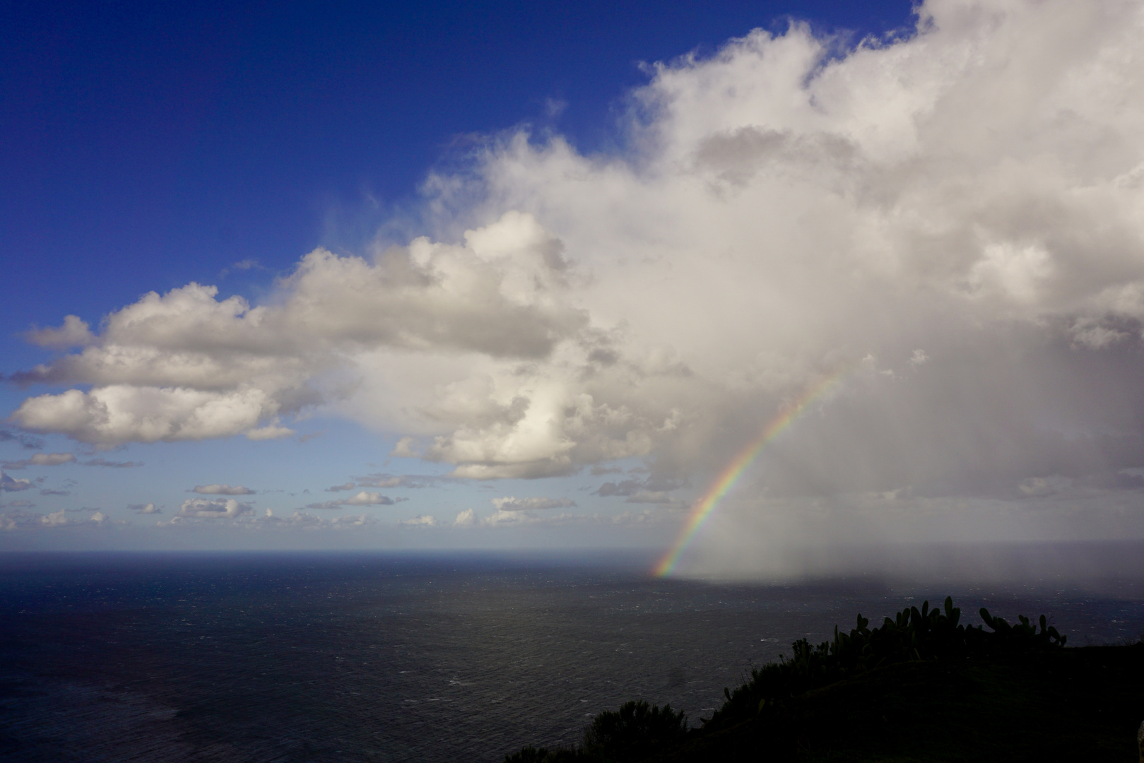 Regenbogen auf dem Meer