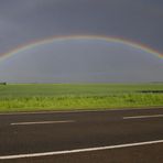 Regenbogen aufgenommen in der Nähe von Köthen (2. Version mit Straße)