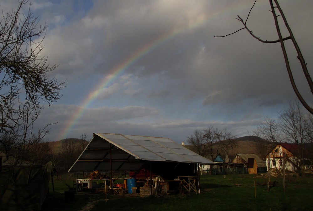 Regenbogen bei blauem Himmel...