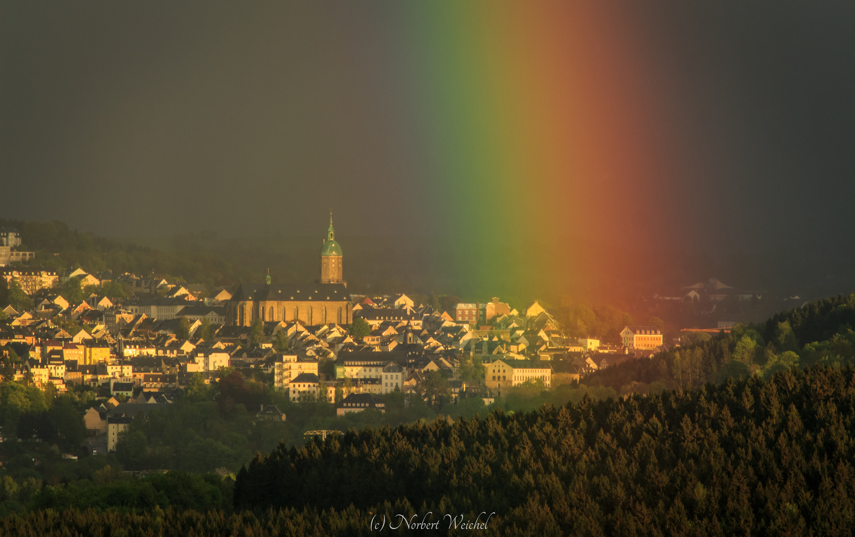Regenbogen bei der Annenkirche in Annaberg Buchholz