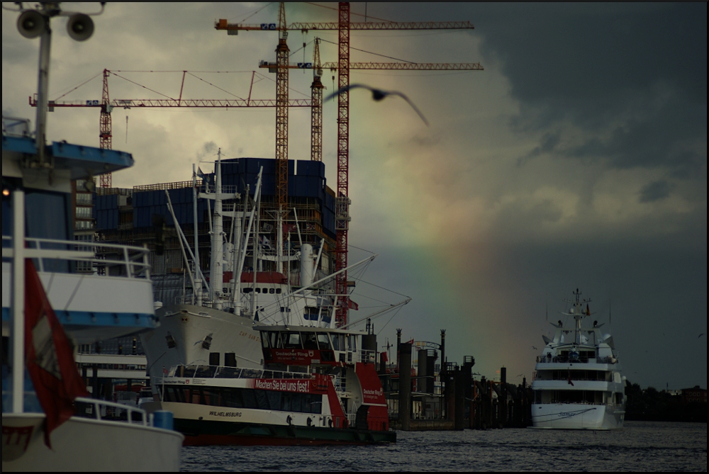 Regenbogen bei der Elbphilharmonie