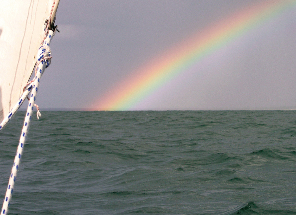 Regenbogen beim Segeln vor dem Darß