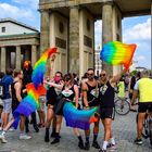 Regenbogen-Fahnenschwung