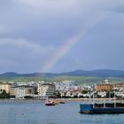 Regenbogen hinter dem Ort Avsallar