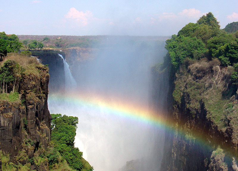 Regenbogen im donnernden Rauch