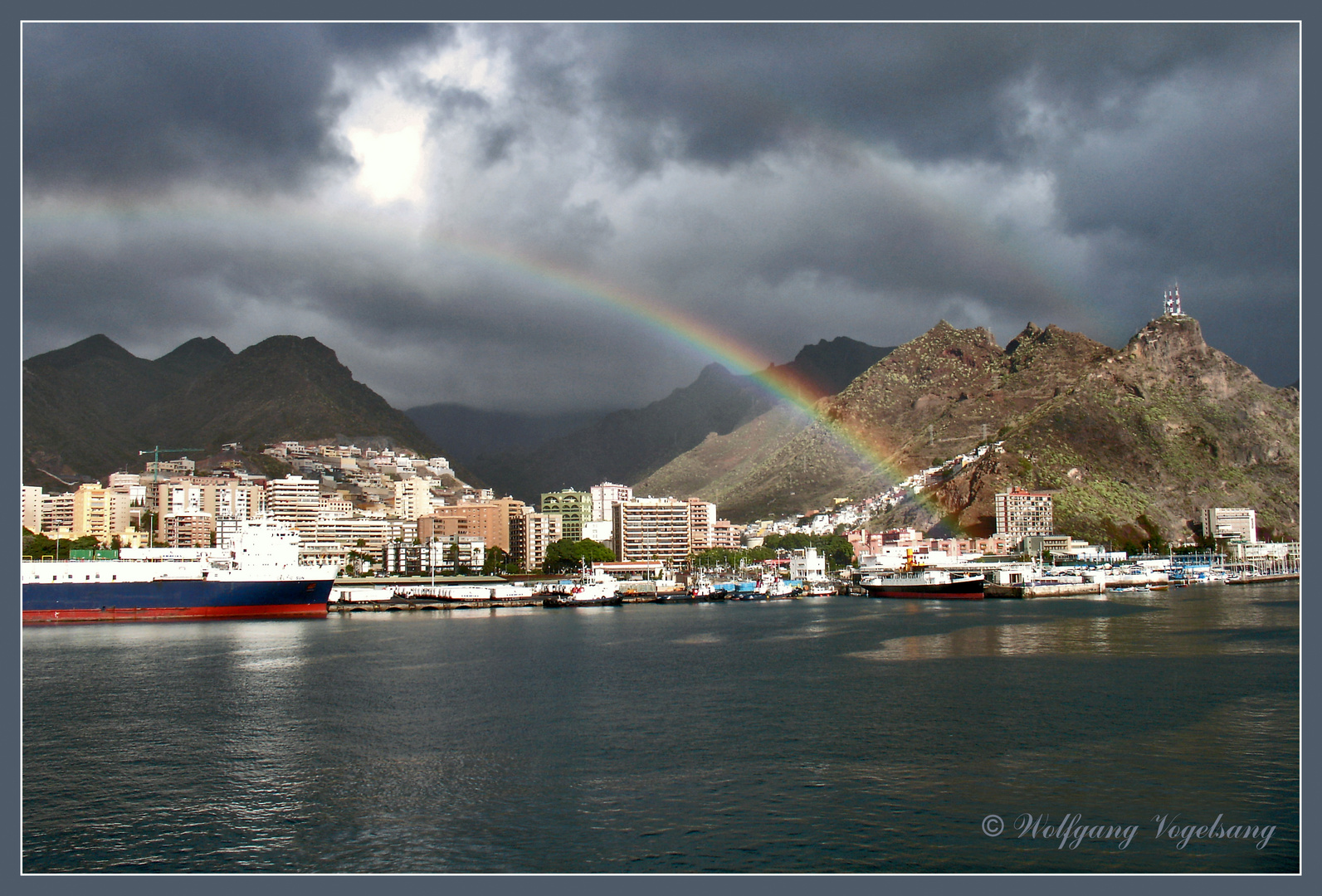 ...Regenbogen im Hafen von Teneriffa...