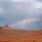 Regenbogen im Monument Valley