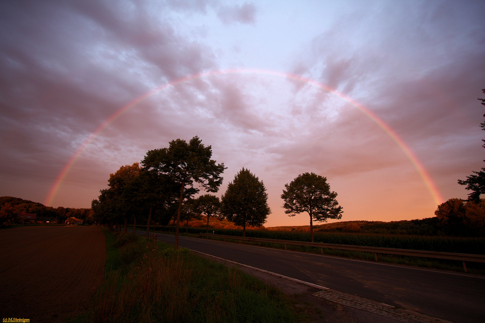 Regenbogen im Sonnenaufgang