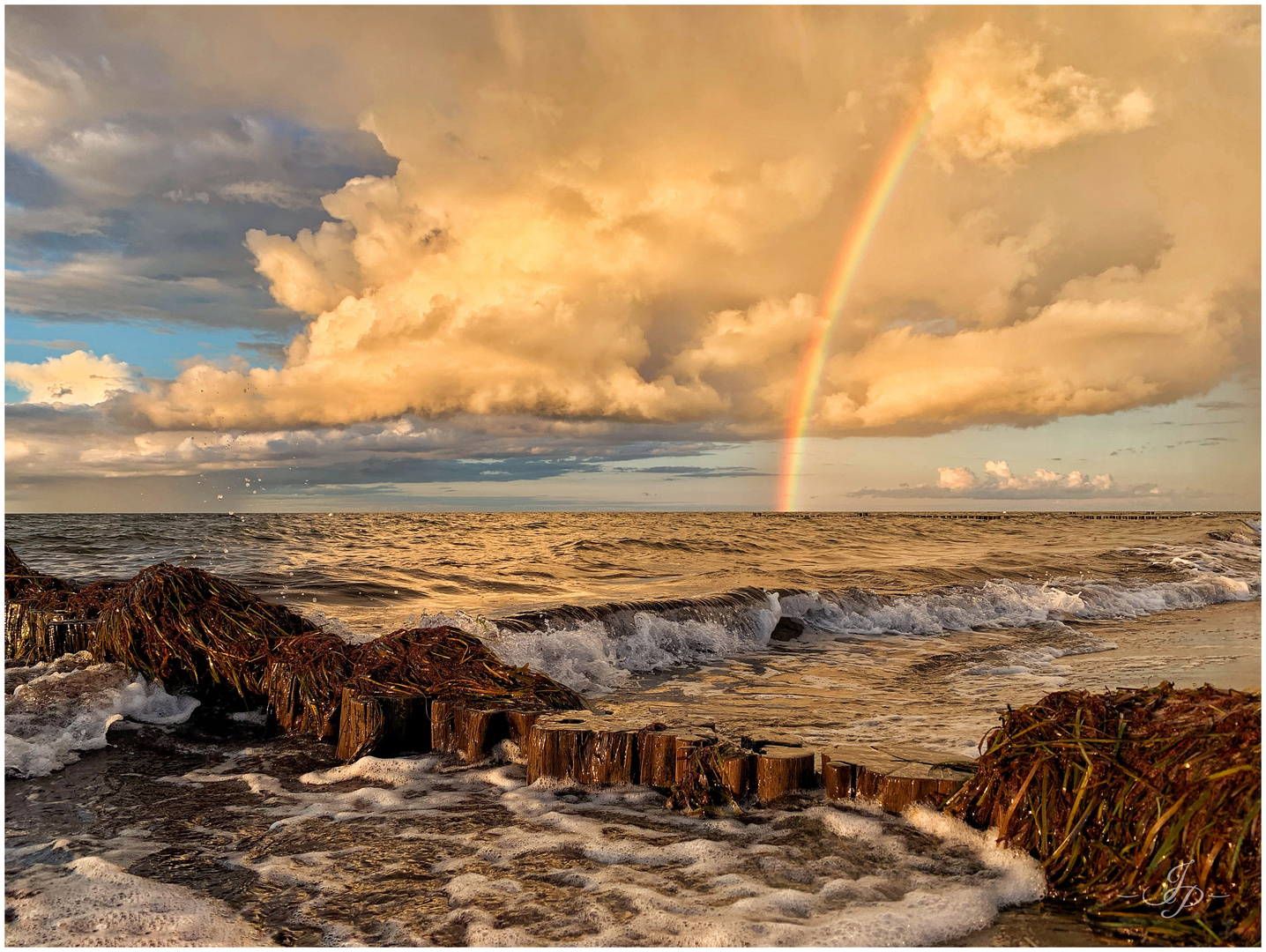 Regenbogen im Sonnenuntergang ...