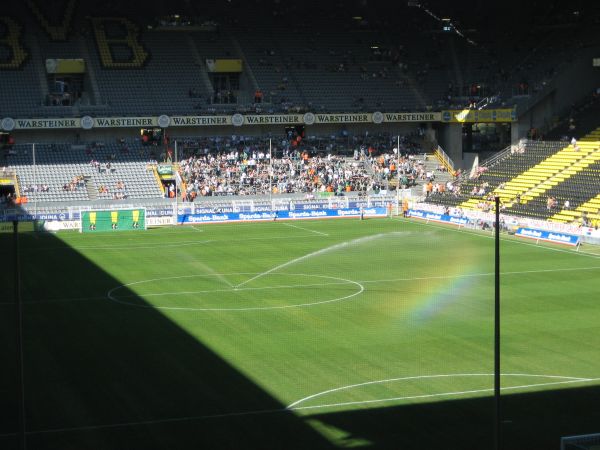 Regenbogen im Stadion