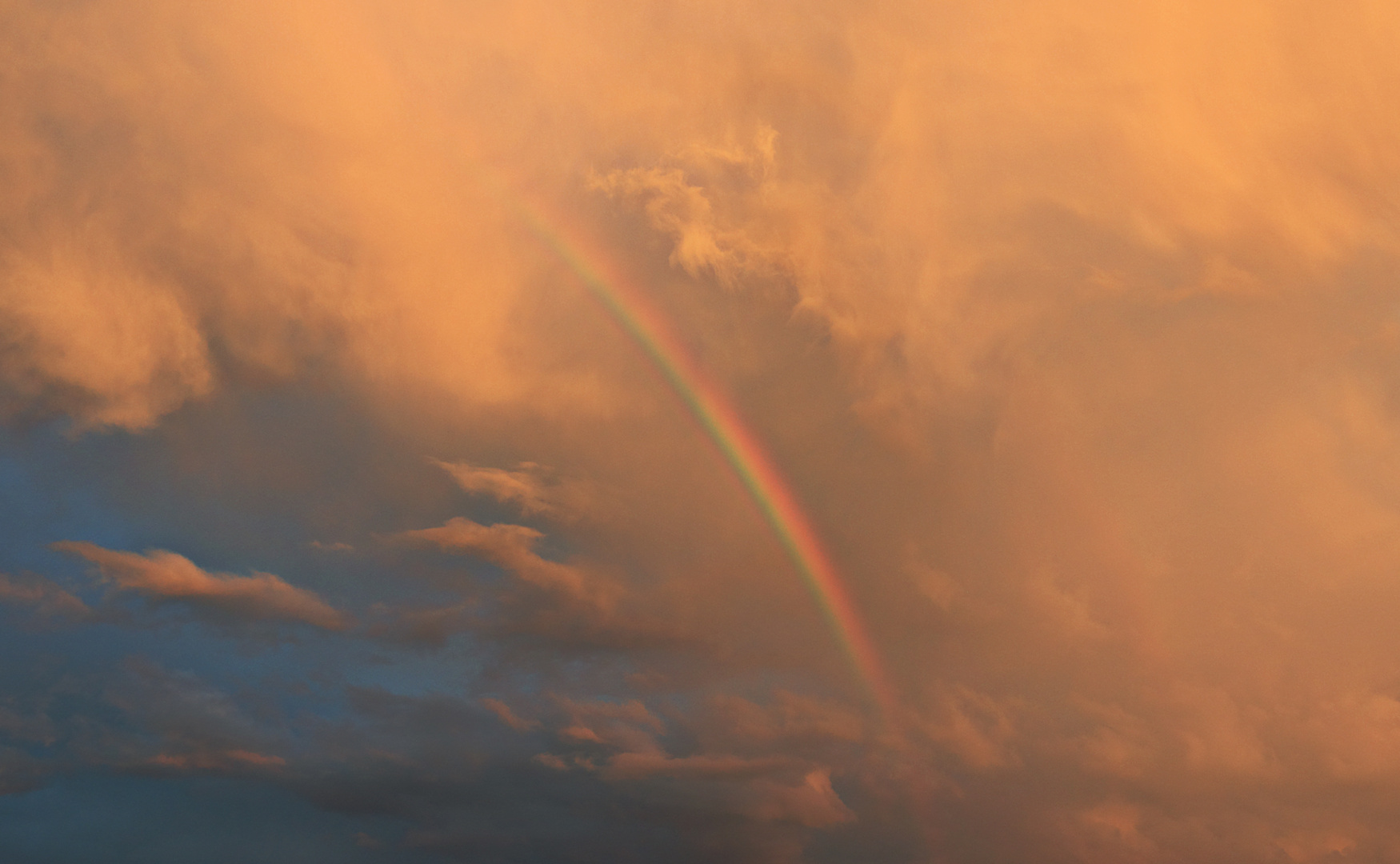 Regenbogen in den Wolken