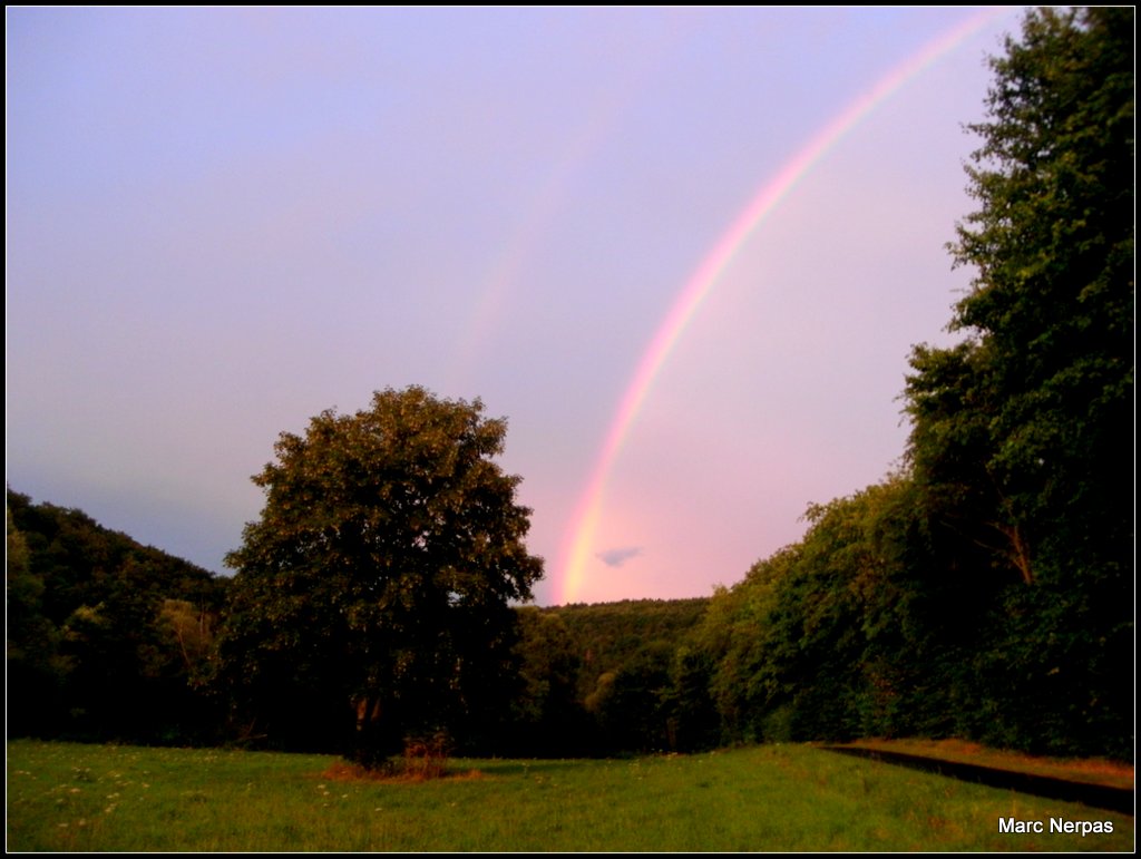 Regenbogen in der Dämmerung