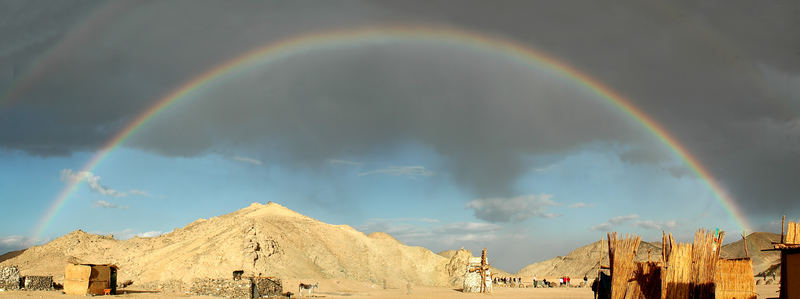 Regenbogen in der Sahara