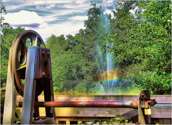 Regenbogen in einer Fontaine