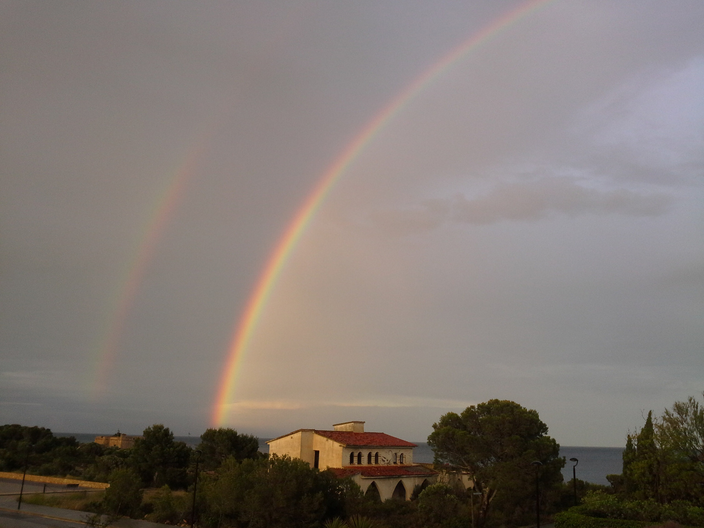 REGENBOGEN MIT ABENDROT