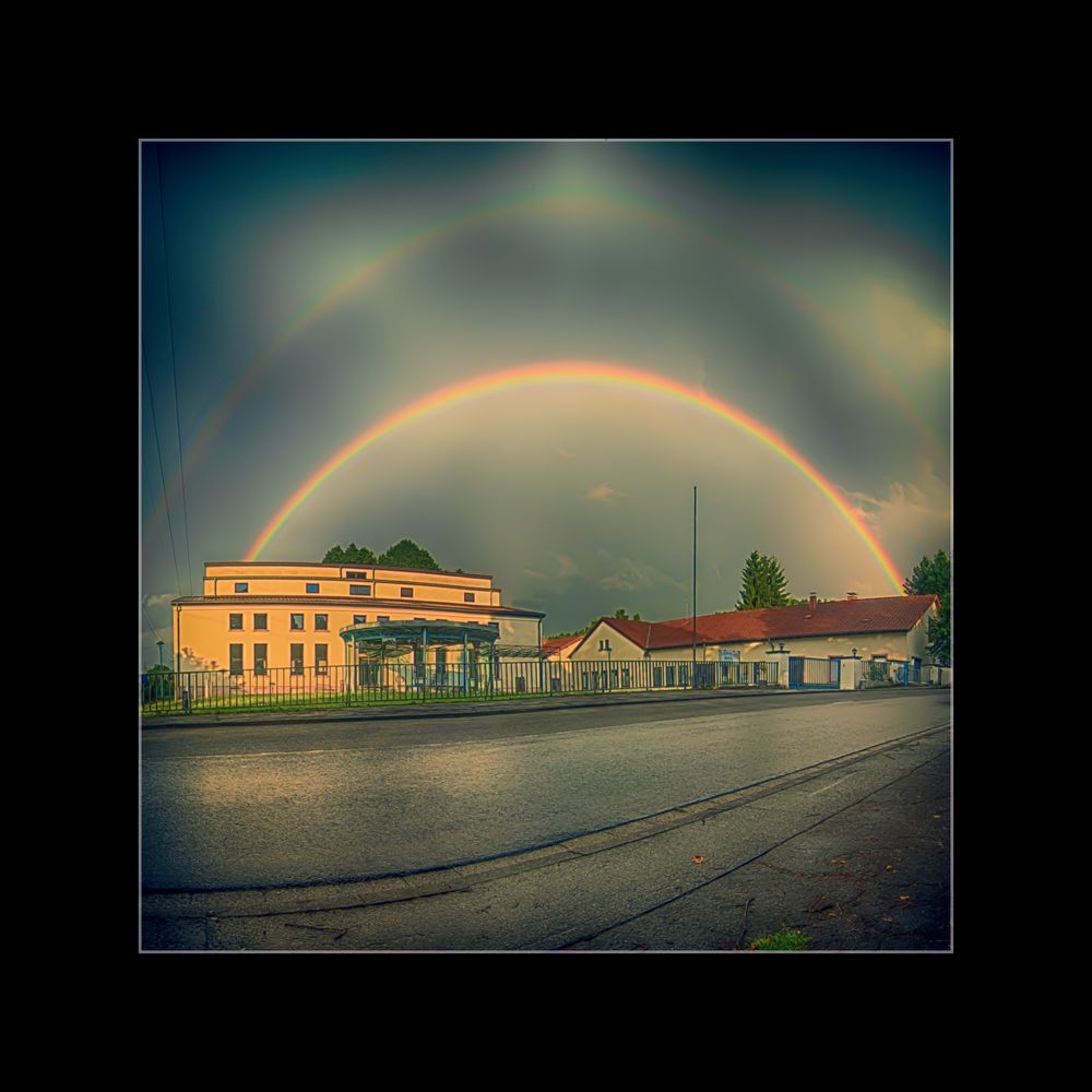 Regenbogen mit Nebenregenbogen