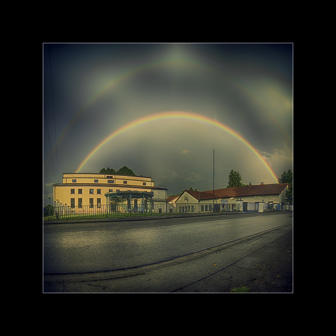 Regenbogen mit Nebenregenbogen