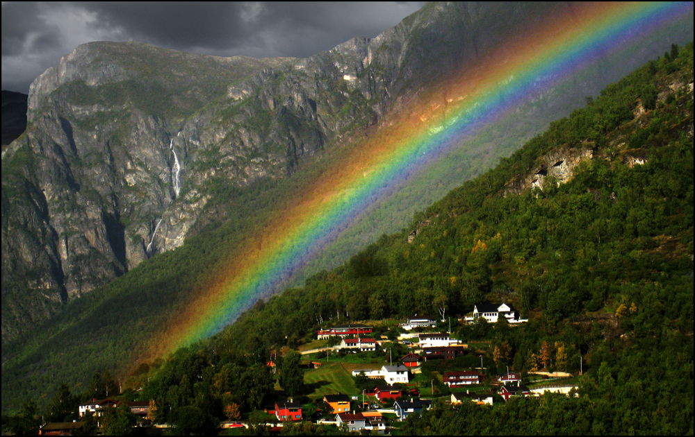 Regenbogen nahe Flam