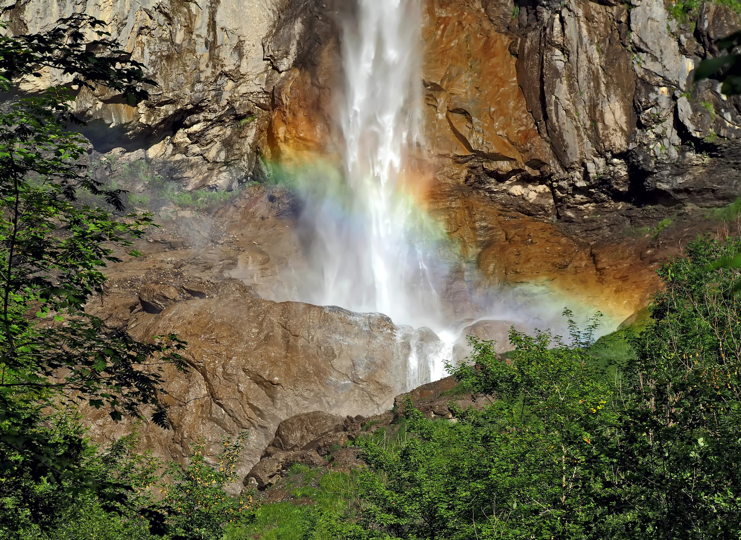 Regenbogen-Poésie im Wasserfall! - La naissance d'un arc-en-ciel!