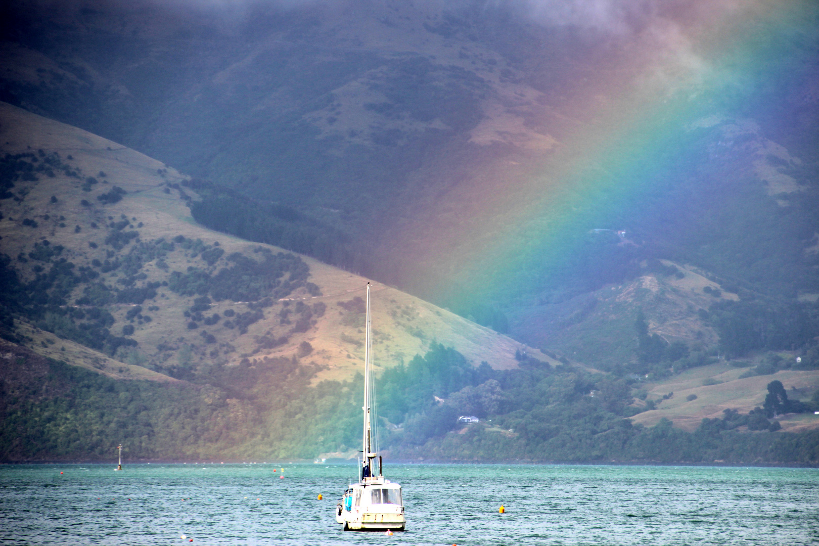 Regenbogen trifft auf Schiff