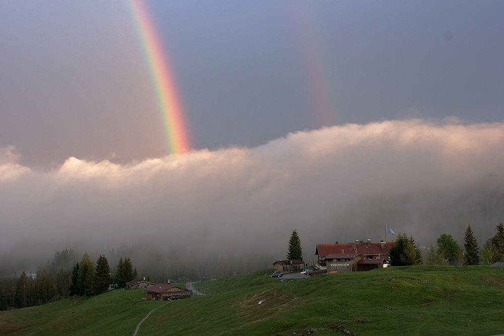 Regenbogen trifft Nebel