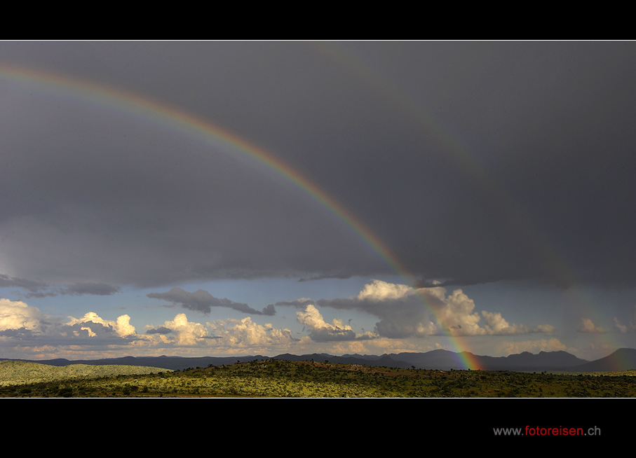 Regenbogen über Afrika