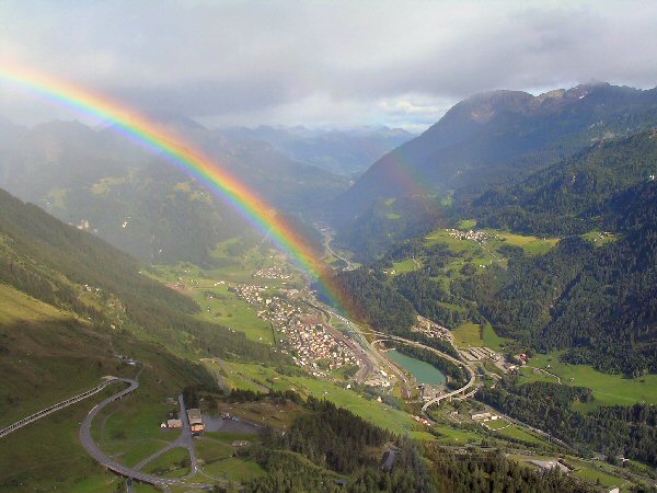 Regenbogen über Airolo