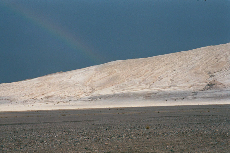 Regenbogen über Atacama Wüste