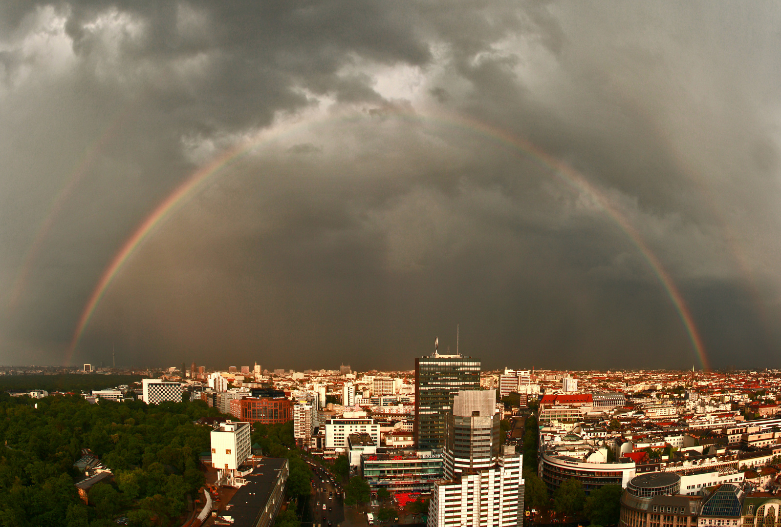 Regenbogen über Berlin