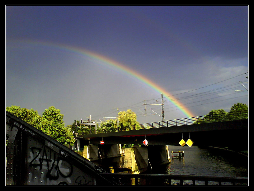 Regenbogen über Berlin