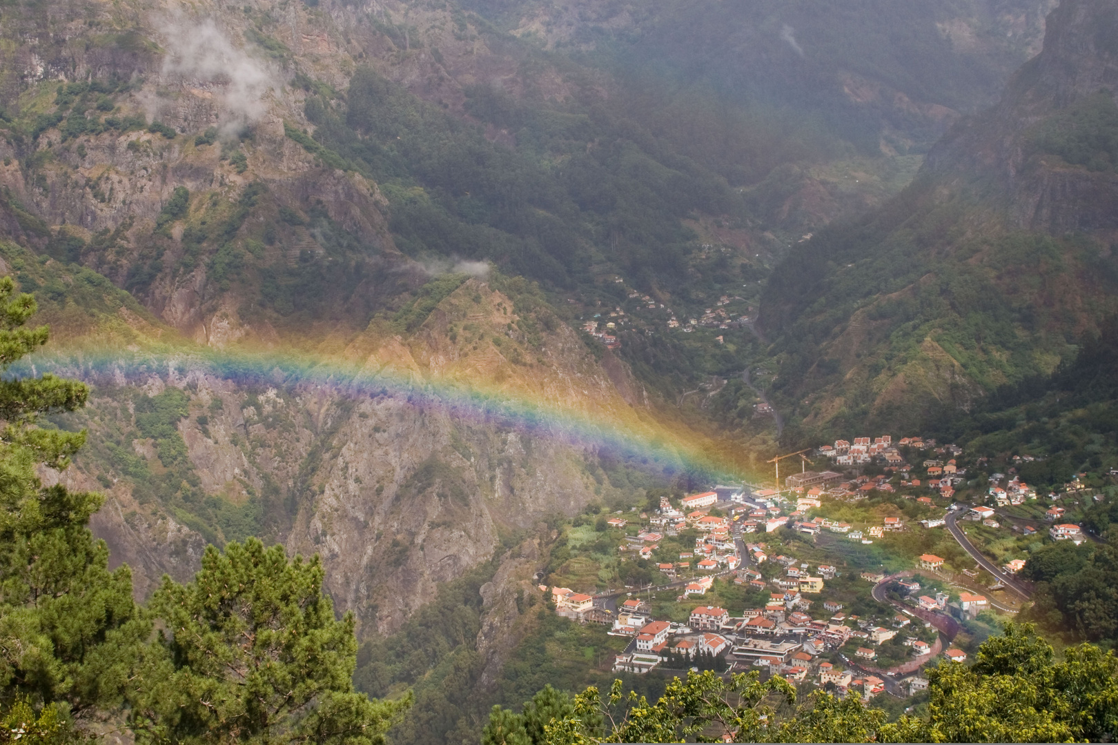 Regenbogen über Curral das Freiras