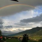Regenbogen über das ganze Tal im Oberpinzgau, Salzburgland