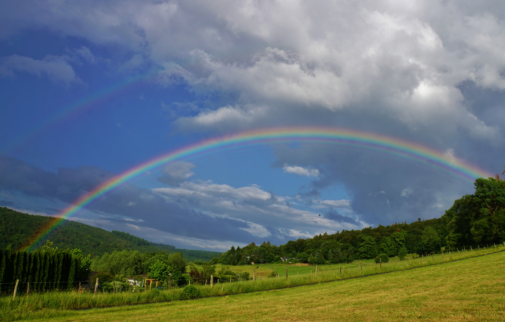 Regenbogen über dem Berghof in Rod am 20.06.2019_1