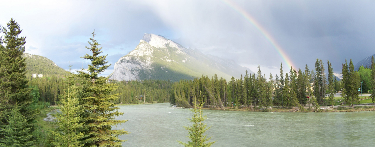 Regenbogen über dem Bow River