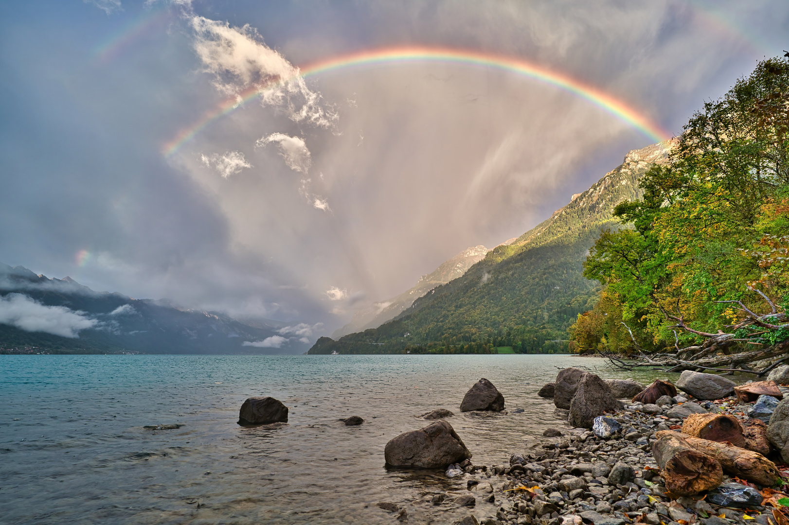 Regenbogen über dem Brienzersee