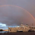 Regenbogen über dem Hafen