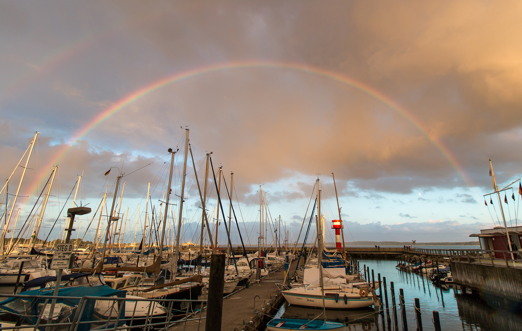 Regenbogen über dem Hafen von Eckernförde