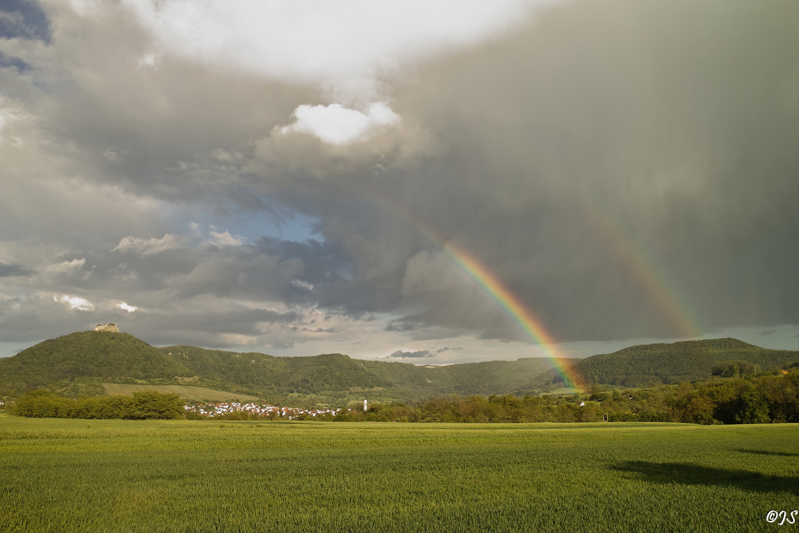 REGENBOGEN ÜBER DEM HOHENNEUFFEN