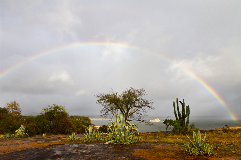 Regenbogen über dem Lake Mutirikwi
