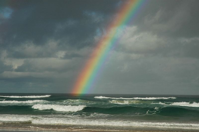 Regenbogen über dem Meer