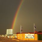 Regenbogen über dem Neptun-Hotel in Warnemünde