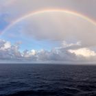 Regenbogen über dem Ozean