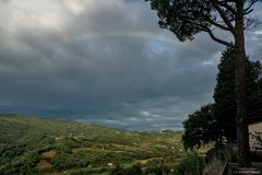 Regenbogen über dem Tal der Sieve