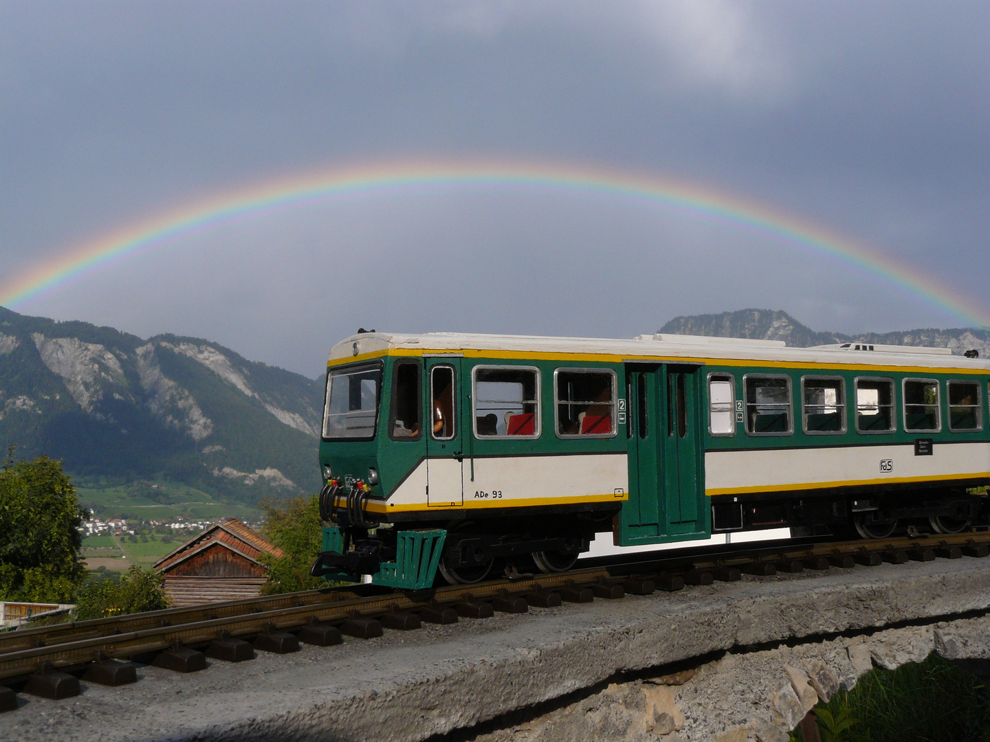 Regenbogen über dem Tor zu Graubünden