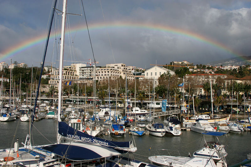 Regenbogen über dem Yachthafen von Funchal