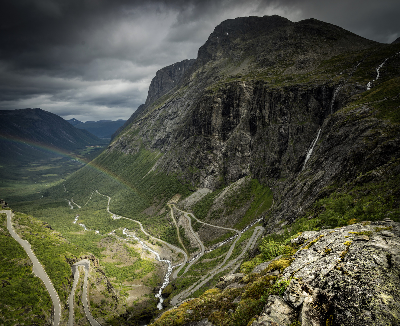 Regenbogen über den Trollstigen 