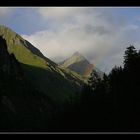 Regenbogen über den Umbalfällen