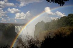 Regenbogen über den Victoriafällen