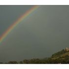 Regenbogen über der Burg von Staufen