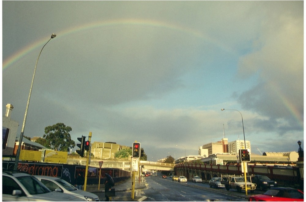 Regenbogen über der City